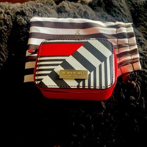 Henri Bendel W57TH pill Box